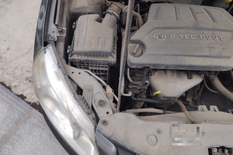 Used Baojun 630 2012 1.5L DVVT manual comfort version Engine Bay Right