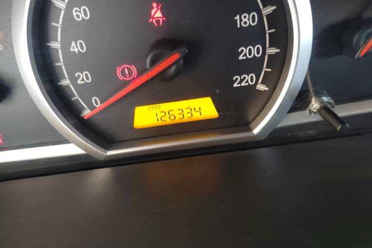 Used Baojun 630 2012 1.5L DVVT manual comfort version Odometer Close Up
