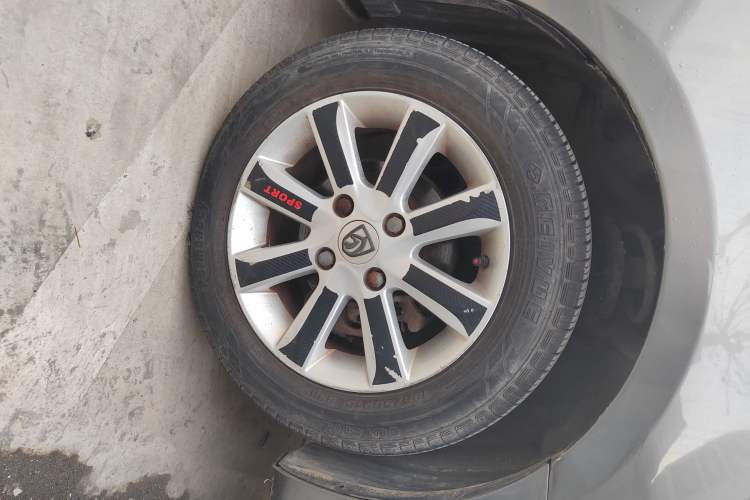 Used Baojun 630 2012 1.5L DVVT manual comfort version Right Front Wheel Hub