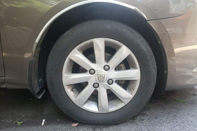 Used Baojun 630 2012 1.5L DVVT Automatic Elite Model Right Front Wheel Hub