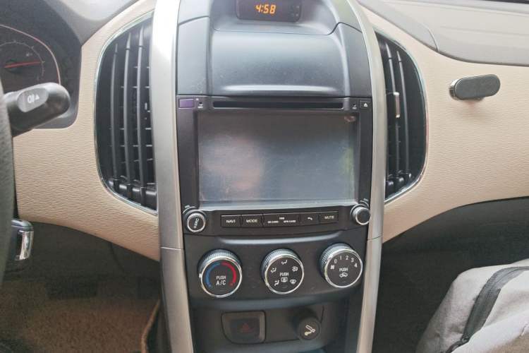 Used Baojun 630 2012 1.5L DVVT Automatic Elite Model Audio And AC Panel