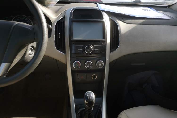 Used Baojun 630 2012 1.5L DVVT manual comfort version Audio And AC Panel