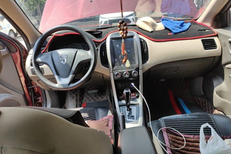 Used Baojun 630 2012 1.8L automatic comfort version Center Console