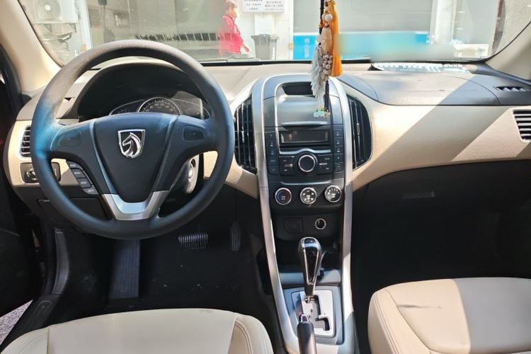 Used Baojun 630 2012 1.5L DVVT Automatic Elite Model Center Console