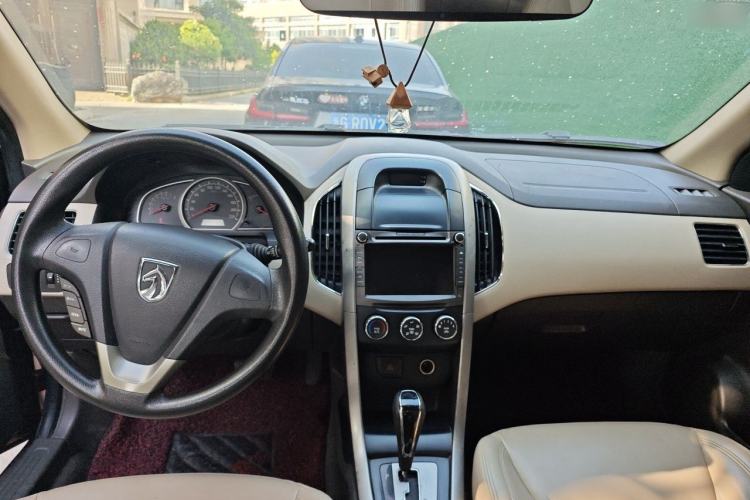 Used Baojun 630 2012 1.5L DVVT Automatic Elite Model Center Console