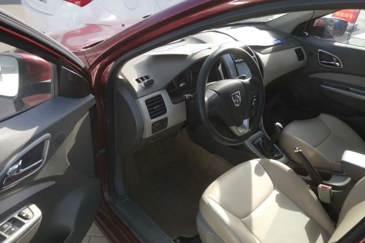 Used Baojun 630 2012 1.5L DVVT manual comfort version Driver Seat