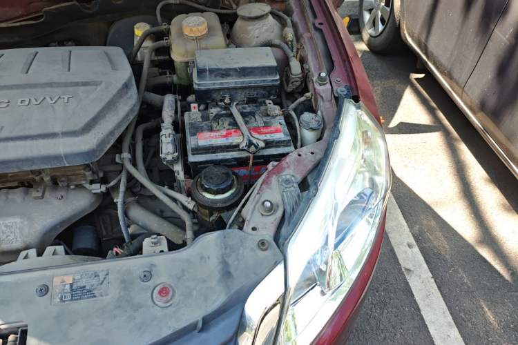 Used Baojun 630 2012 1.5L DVVT Automatic Elite Model Engine Bay Left