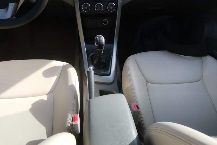 Used Baojun 630 2012 1.5L DVVT manual comfort version Gear Lever