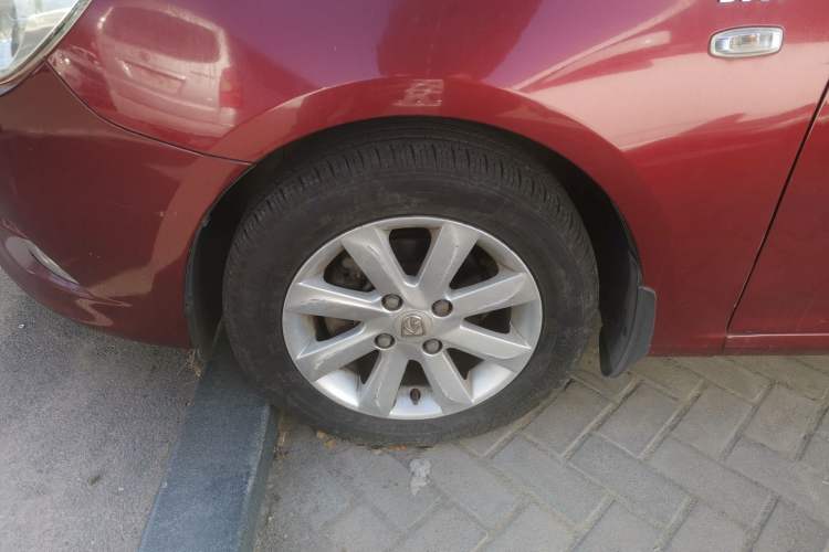Used Baojun 630 2012 1.5L DVVT manual comfort version Left Front Wheel Hub