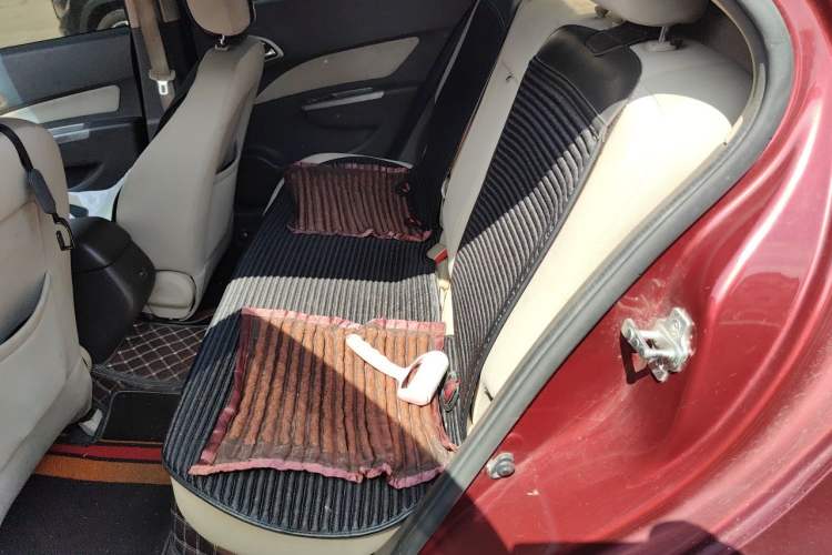 Used Baojun 630 2012 1.8L automatic comfort version Left Rear Seat