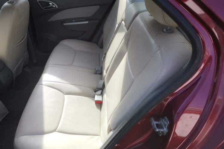 Used Baojun 630 2012 1.5L DVVT manual comfort version Left Rear Seat