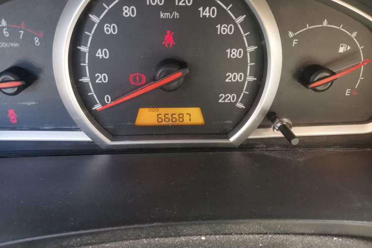 Used Baojun 630 2012 1.5L DVVT manual comfort version Odometer Close Up