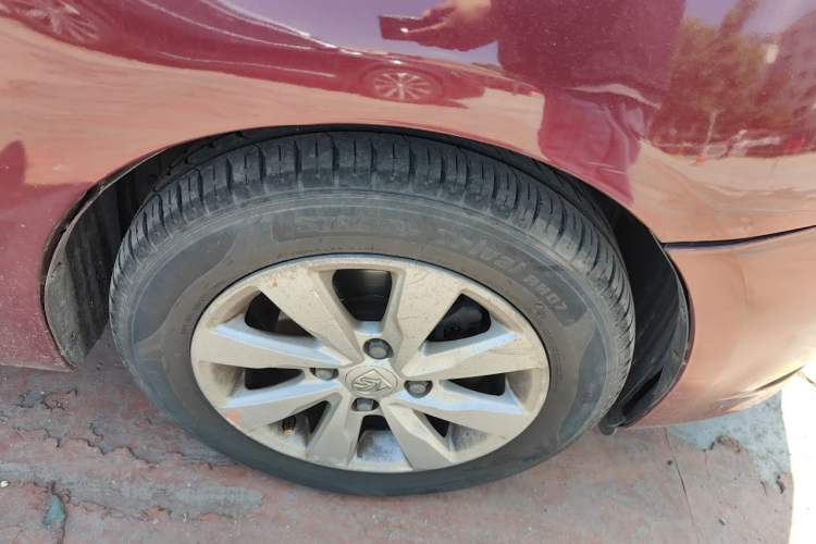 Used Baojun 630 2012 1.8L automatic comfort version Right Front Wheel Hub