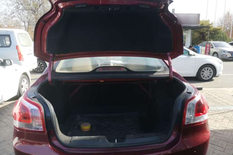 Used Baojun 630 2012 1.5L DVVT manual comfort version Trunk