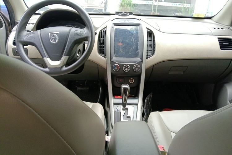 Used Baojun 630 2012 1.5L DVVT Automatic Elite Model Center Console