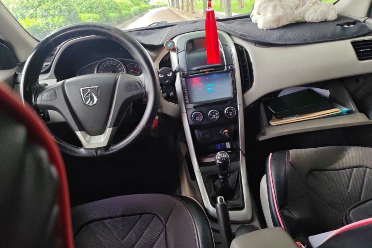 Used Baojun 630 2012 1.5L DVVT manual comfort version Center Console