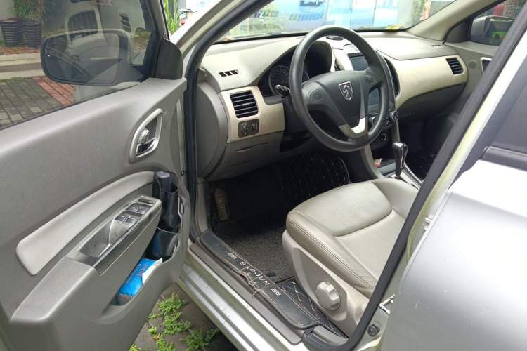Used Baojun 630 2012 1.5L DVVT Automatic Elite Model Driver Seat