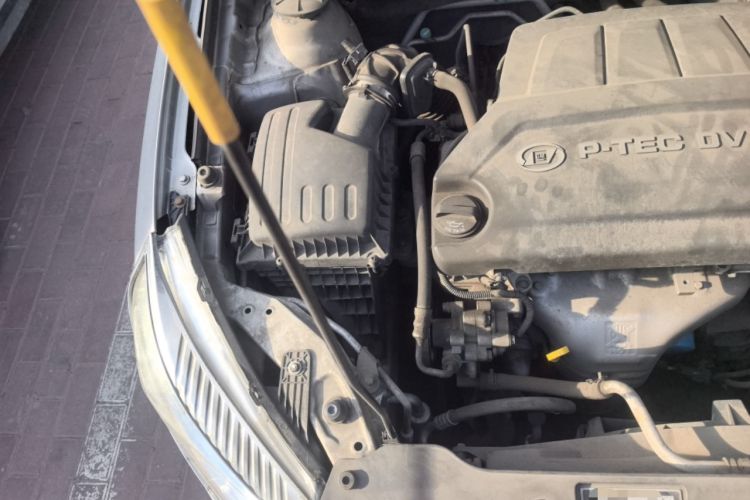 Used Baojun 630 2012 1.5L DVVT automatic comfort version Engine Bay Right