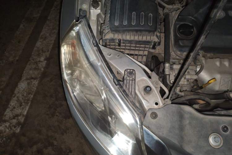 Used Baojun 630 2012 1.5L DVVT Manual Elite Model Engine Bay Right