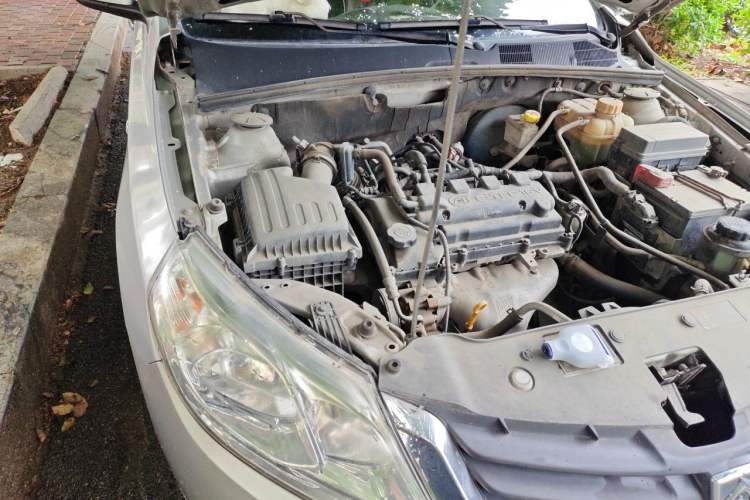 Used Baojun 630 2012 1.5L DVVT manual comfort version Engine Bay Right