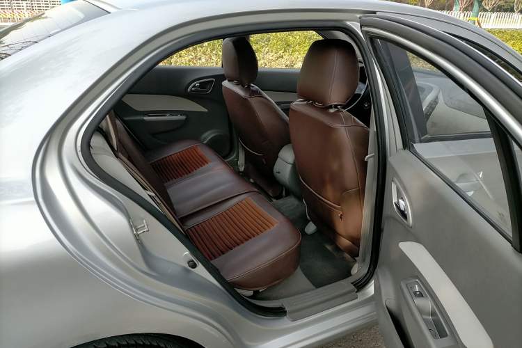 Used Baojun 630 2012 1.5L DVVT manual comfort version Interior 2