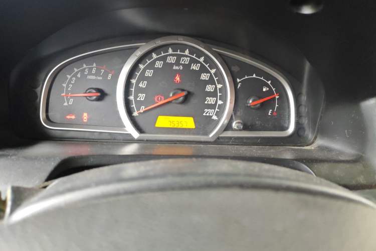 Used Baojun 630 2012 1.5L DVVT manual comfort version Odometer Close Up