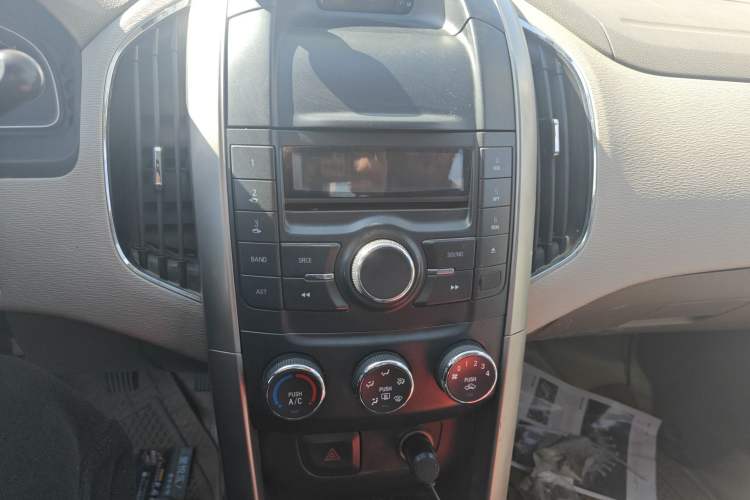 Used Baojun 630 2012 1.5L DVVT Manual Standard Model Audio And AC Panel