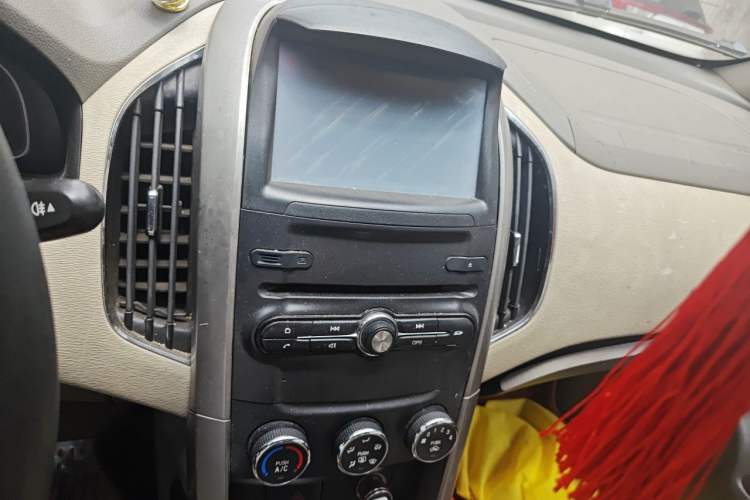 Used Baojun 630 2012 1.5L DVVT manual comfort version Audio And AC Panel