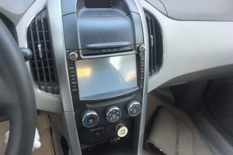 Used Baojun 630 2012 1.5L DVVT automatic comfort version Audio And AC Panel