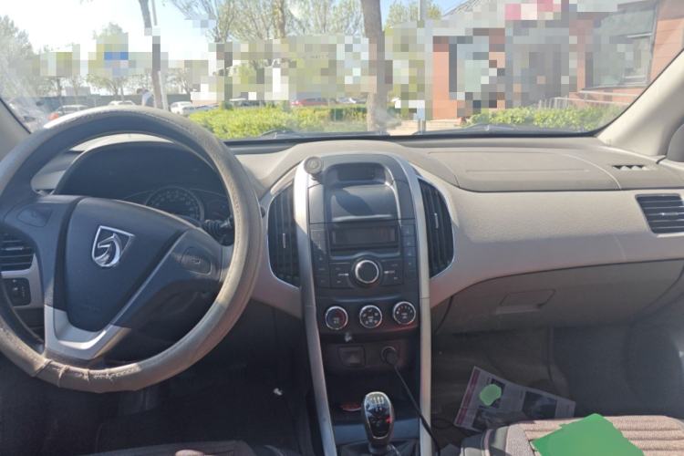 Used Baojun 630 2012 1.5L DVVT Manual Standard Model Center Console