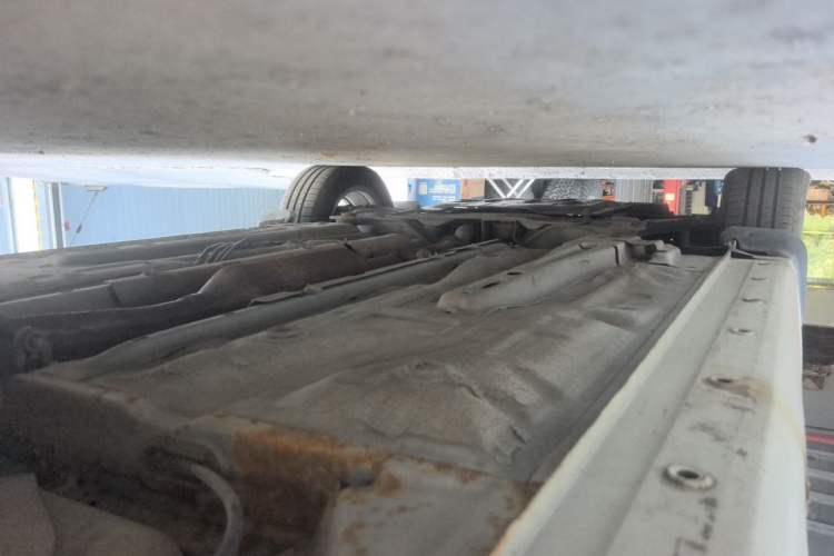 Used Baojun 630 2012 1.5L DVVT automatic comfort version Chassis Rear Left