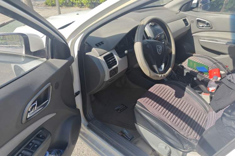 Used Baojun 630 2012 1.5L DVVT Manual Standard Model Driver Seat