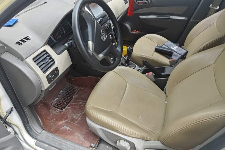 Used Baojun 630 2012 1.5L DVVT manual comfort version Driver Seat