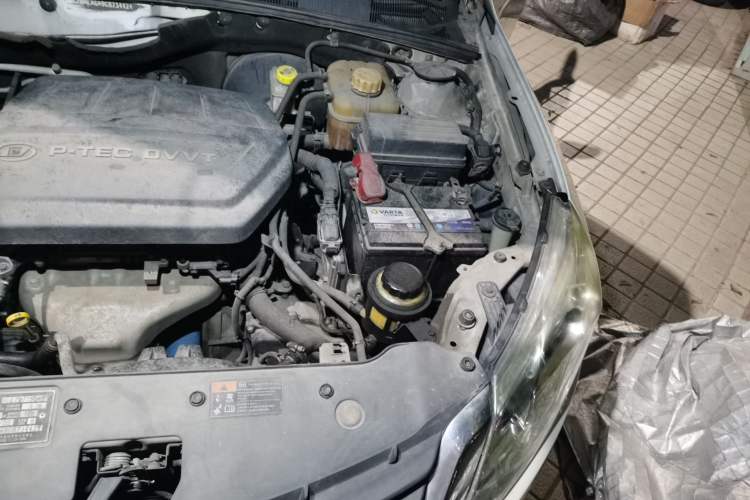 Used Baojun 630 2012 1.5L DVVT automatic comfort version Engine Bay Left