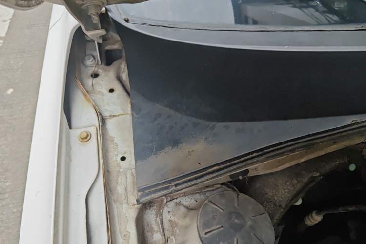Used Baojun 630 2012 1.5L DVVT manual comfort version Engine Bay Right