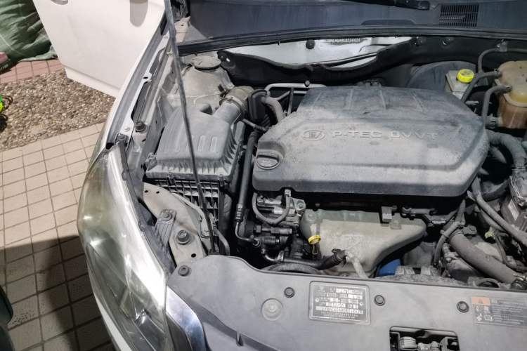 Used Baojun 630 2012 1.5L DVVT automatic comfort version Engine Bay Right