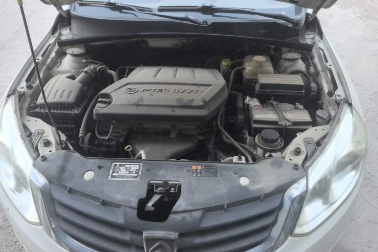 Used Baojun 630 2012 1.5L DVVT automatic comfort version Engine Bay