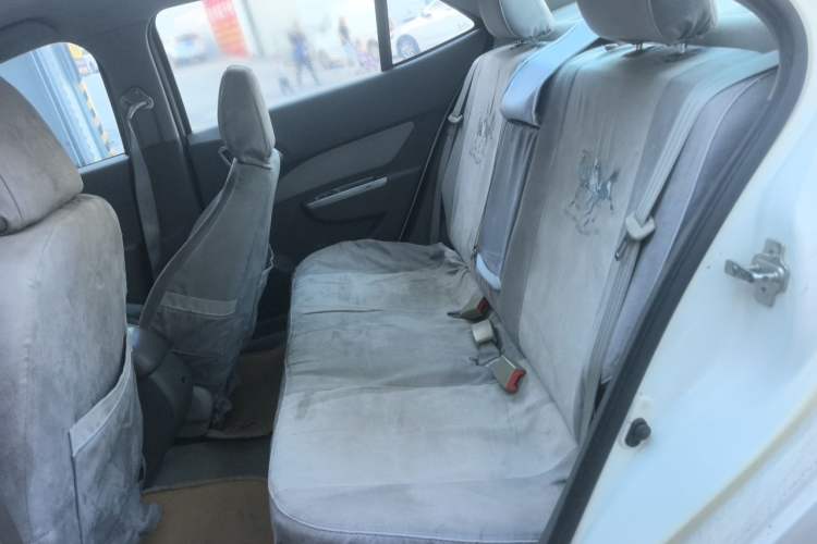 Used Baojun 630 2012 1.5L DVVT automatic comfort version Left Rear Seat