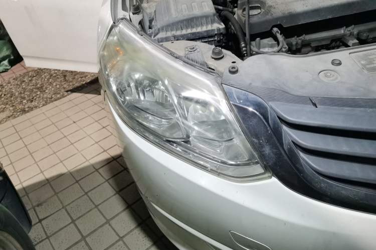 Used Baojun 630 2012 1.5L DVVT automatic comfort version Right Front Headlight