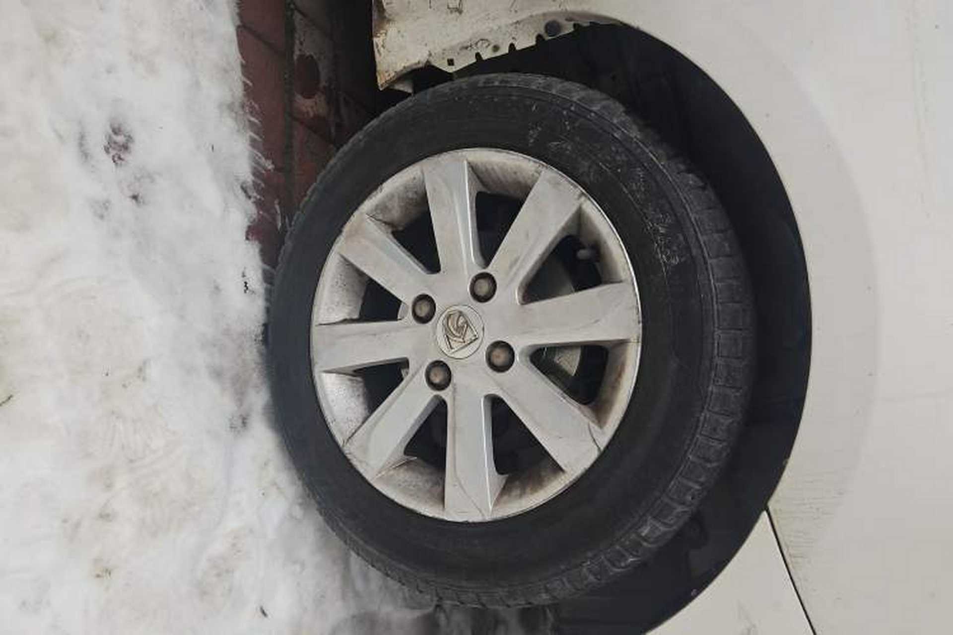 Used Baojun 630 2012 1.5L DVVT automatic comfort version Right Front Wheel Hub