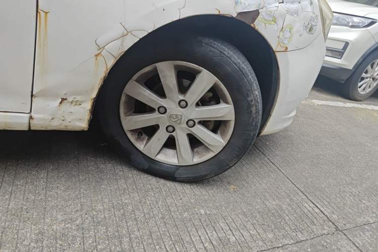 Used Baojun 630 2012 1.5L DVVT manual comfort version Right Front Wheel Hub