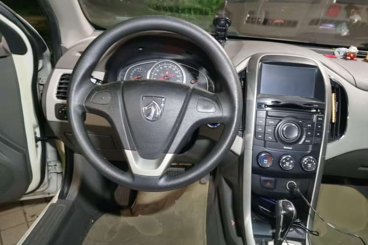Used Baojun 630 2012 1.5L DVVT automatic comfort version Steering Wheel