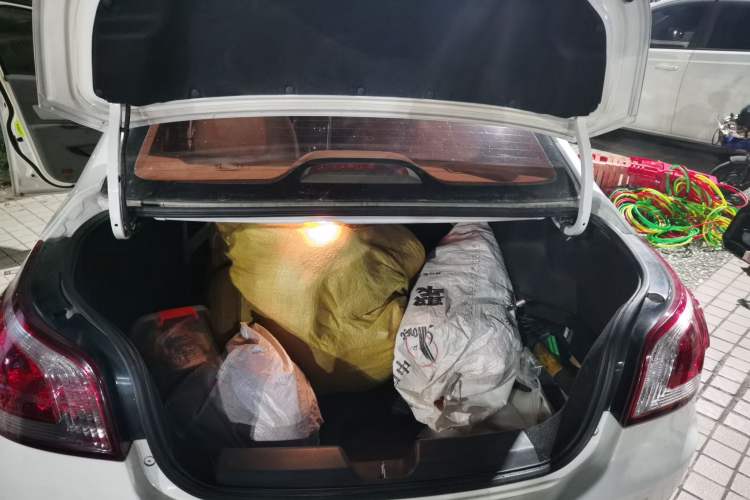 Used Baojun 630 2012 1.5L DVVT automatic comfort version Trunk