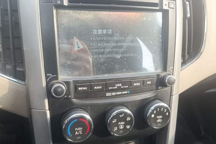Used Baojun 630 2013 1.5L manual standard version Audio And AC Panel