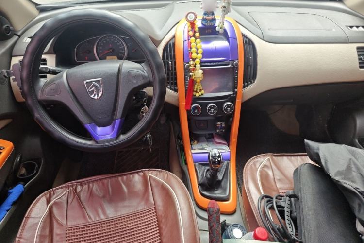 Used Baojun 630 2013 1.5L manual standard version Center Console