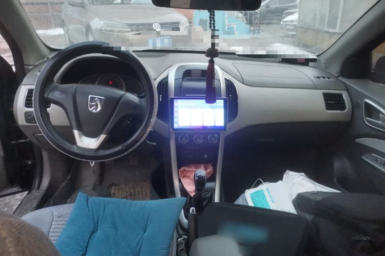Used Baojun 630 2013 1.5L manual standard version Center Console
