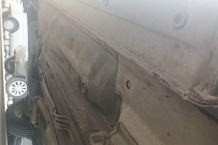 Used Baojun 630 2013 1.5L manual standard version Chassis Front Right