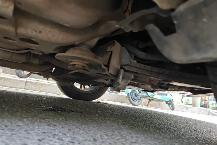 Used Baojun 630 2013 1.5L manual standard version Chassis Front Right