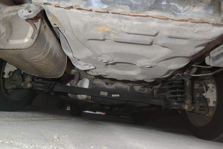 Used Baojun 630 2013 1.5L manual standard version Chassis Rear
