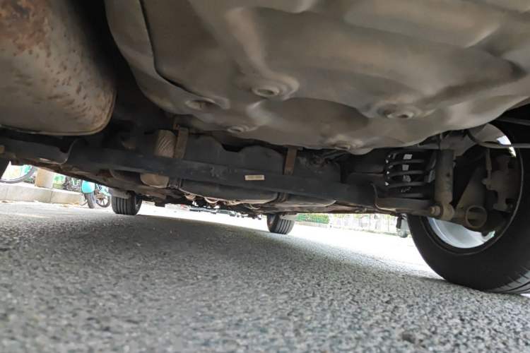 Used Baojun 630 2013 1.5L manual standard version Chassis Rear